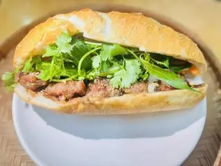 Hình ảnh Bánh mì thịt nướng