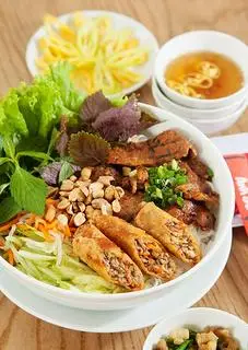 Hình ảnh Bún thịt nướng chả giò