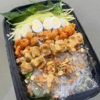 Hình ảnh Bánh tráng vuông mỏng trộn thập cẩm full topping