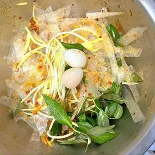 Hình ảnh Bánh tráng trộn lòng đào cơ bản