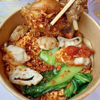 Hình ảnh Mì trộn sa tế gà chiên mắm