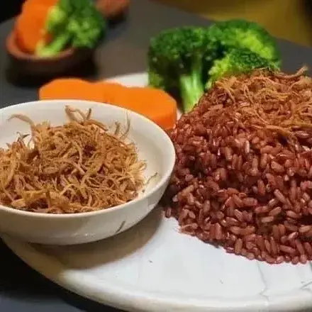 Hình ảnh Cơm Gạo Lứt Ruốc Nấm Hương