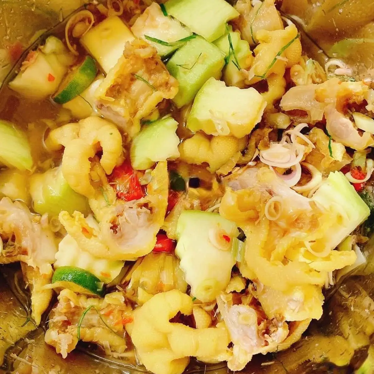 Hình ảnh Chân gà xả tắc rút xương mix xoài hoặc cóc và sốt chấm ( Hộp Nhỏ)