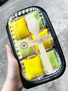 Hình ảnh Bánh Crepe Siêu Nhiều Sầu Riêng Mix 2 Màu