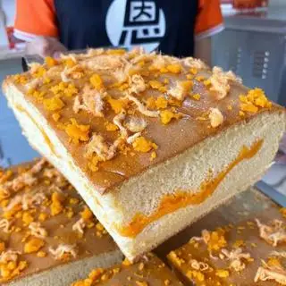 Hình ảnh Bánh bông lan trứng muối size nhỏ