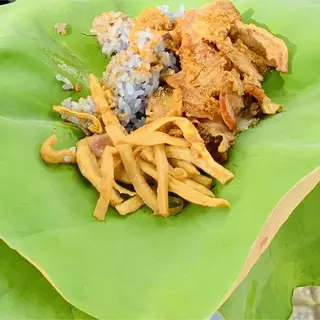 Hình ảnh Xôi đậu biếc xá xíu