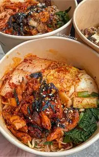 Hình ảnh Mì trộn Heo xào cay + Kim Chi