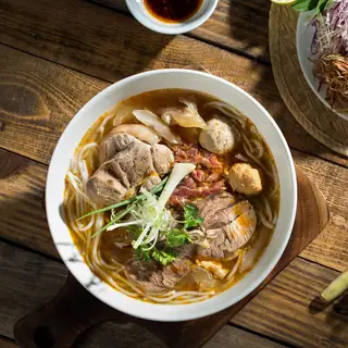 Hình ảnh Bún bò thập cẩm