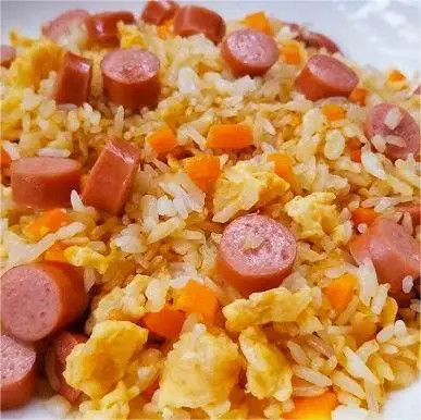 Hình ảnh Cơm chiên xúc xích