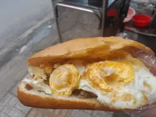 Hình ảnh Bánh mỳ đặc biệt: chả cá + chứng