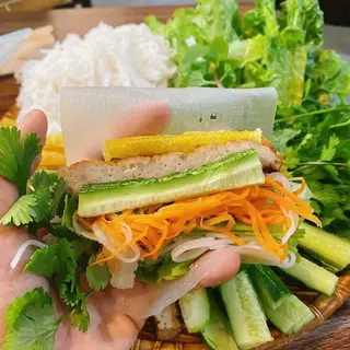 Hình ảnh Nem nướng Nha Trang 1 suất to 9 cuốn
