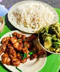 Hình ảnh Cơm đảo thịt ba chỉ rang