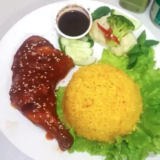 Hình ảnh Cơm chiên gà sốt cay