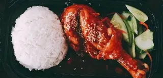 Hình ảnh Cơm gà sốt cay Hàn Quốc