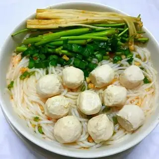 Hình ảnh Bún Thái cá viên - trứng cút