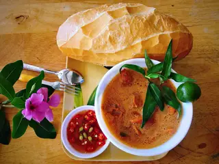 Hình ảnh Phá lấu + 1 ổ bánh mì