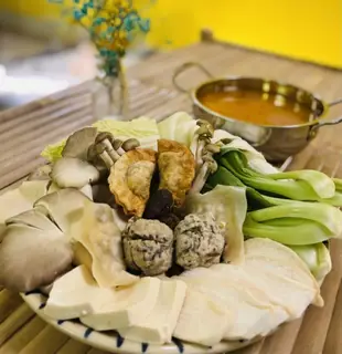 Hình ảnh Lẩu nấm thảo mộc chay full topping