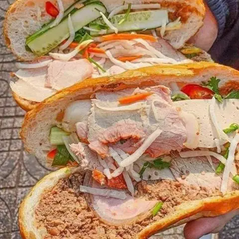 Hình ảnh Bánh Mì Pate Cột Đèn Hải Phòng - Tré Trộn - Nguyễn Cao