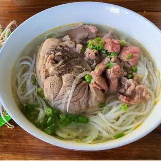 Hình ảnh Bún bò tái giò