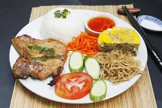 Hình ảnh Cơm tấm sườn bì chả