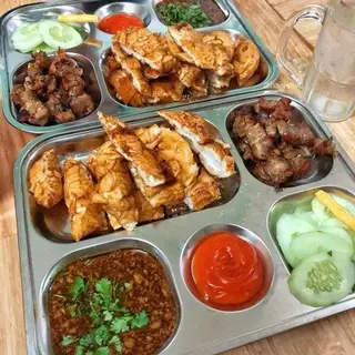 Hình ảnh Combo 2 Bánh Mỳ - 1 Trà Quất