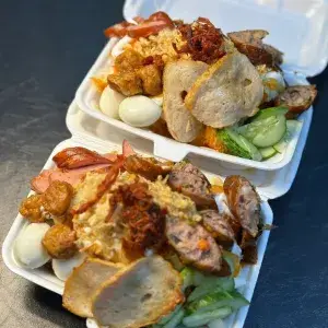 Hình ảnh Bánh mì muối ớt dồi sụn 1 bánh