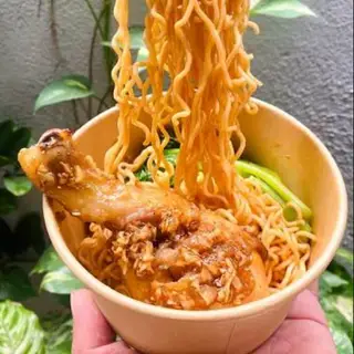 Hình ảnh Mỳ trộn muối ớt đùi gà sốt trứng muối