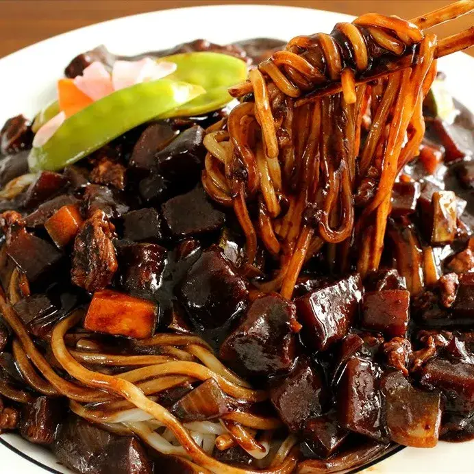 Hình ảnh Mì tương đen bò