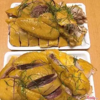 Hình ảnh Gà ủ muối tiêu 1 con hâm nóng