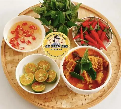 Hình ảnh Cô Trâm - Phá Lấu Bò & Gỏi Khô Bò - Tôn Đản