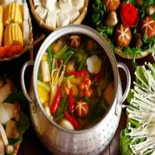 Hình ảnh Lẩu gà nấu Thái
