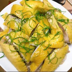 Hình ảnh 1 con gà hấp lá chanh