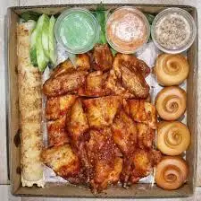 Hình ảnh Combo gà quay - 1 cây cơm lam - 4 bánh bao