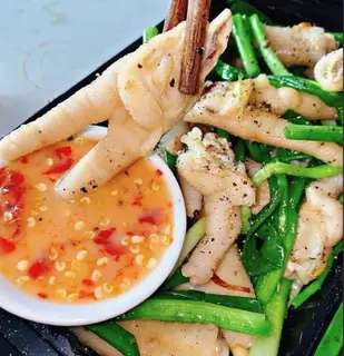 Hình ảnh Chân gà hấp hành tặng thêm 1 cây xx chiên