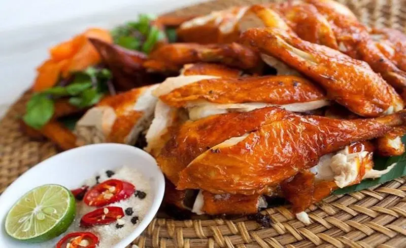 Hình ảnh Nửa con gà ta lai nướng muối ơt