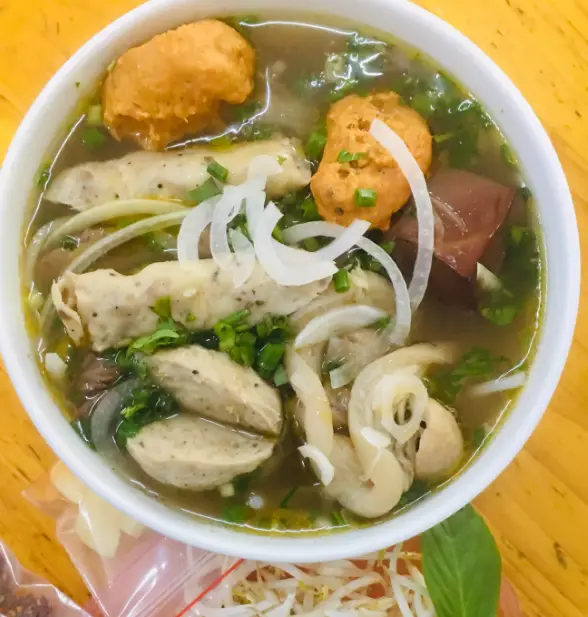 Hình ảnh Bún bò huế đặc biệt