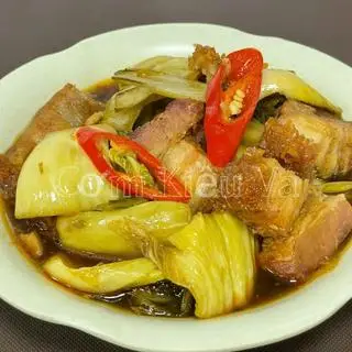 Hình ảnh Cơm heo quay xào cải chua