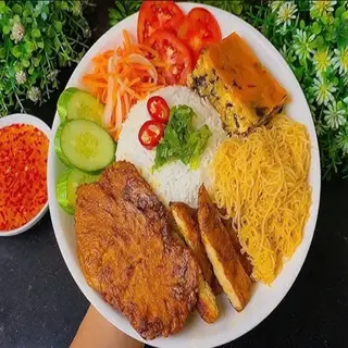 Hình ảnh Cơm sườn bì chả