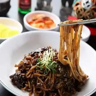 Hình ảnh Mì trộn tương đen Hàn Quốc - trứng lòng đào - kèm 1 chai sâm lục vị