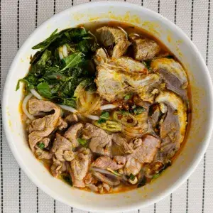 Hình ảnh Combo bún bò tái nạm - nước