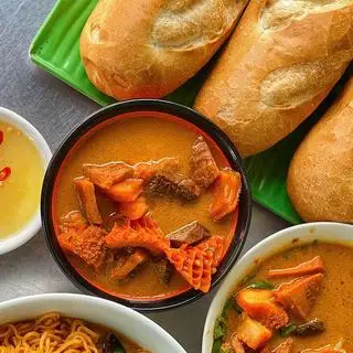 Hình ảnh Phá Lấu Bò - Bánh Mì