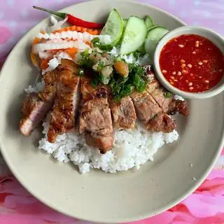 Hình ảnh Cơm ba rọi nướng than