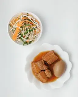 Hình ảnh Cơm Thịt Kho Trứng Nước Dừa