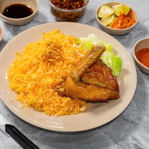 Hình ảnh Cơm Gà Sốt Mắm Tỏi Khải Đạt - Bình Trị Đông