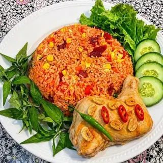 Hình ảnh Cơm chiên đùi gà hấp mắm nhĩ