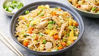 Hình ảnh Cơm chiên gà xé - trứng