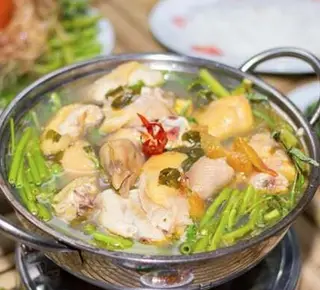 Hình ảnh Gà tre nấu lá giang - 1 con