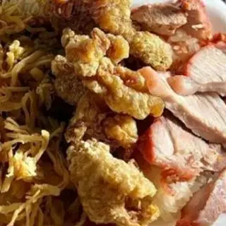 Hình ảnh Xôi thịt xá xíu và da gà hộp nhỏ