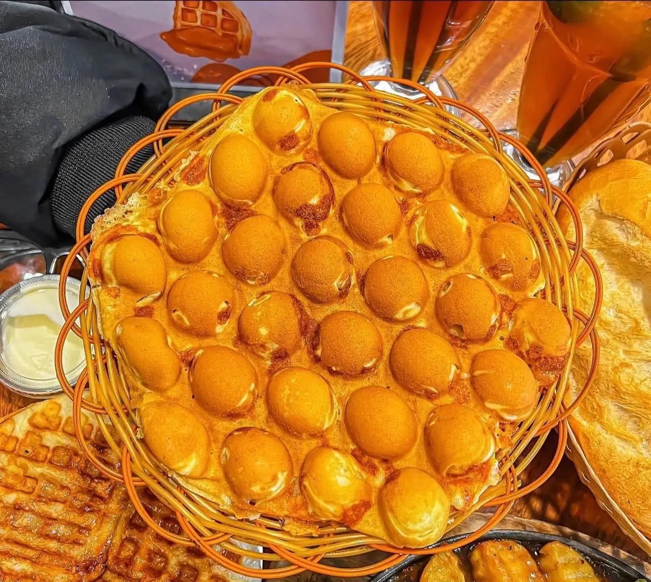 Hình ảnh Bánh Trứng Gà Non ( Sốt Dâu )