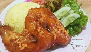 Hình ảnh Cơm gà xối mỡ